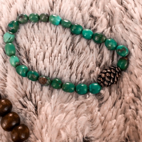 BEAD BRACELETS IN EXCELLENT CONDITION. ONE SIZE FITS ALL. STRETCHY SUPER CUTE! - Picture 5 of 6